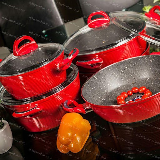 خرید ظروف تفلون را با قیمت عمده میتوانید انجام دهید و قیمت ما قیمت کارخانه تولیدی ظروف تفلون است.